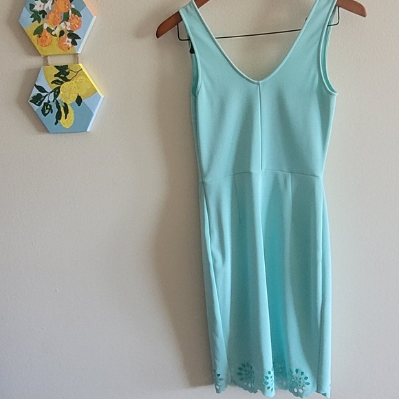 Guess squareneck scalloped hem dress Women's size small Mint - Picture 6 of 6